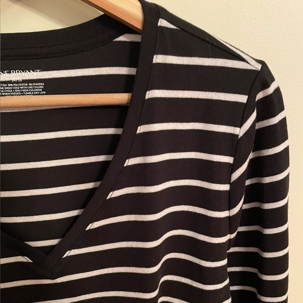 Lane Bryant Long Sleeve Striped V Neck T-Shirt Size 14/16 - Picture 3 of 5